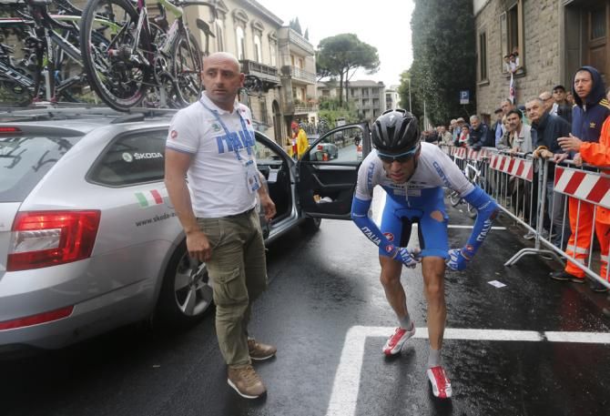 Paolo Bettini helps Vincenzo Nibali after the rider crashed