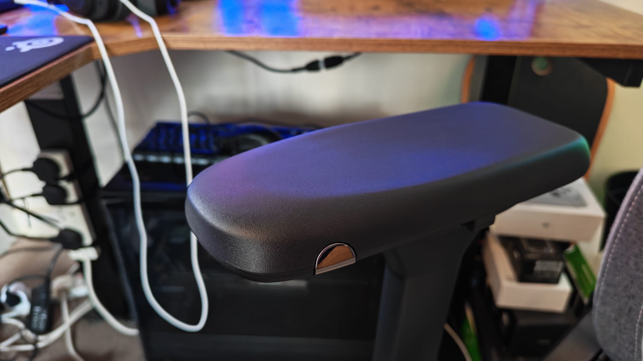 The raised lip at the front of the Eureka Ergonomic Python II