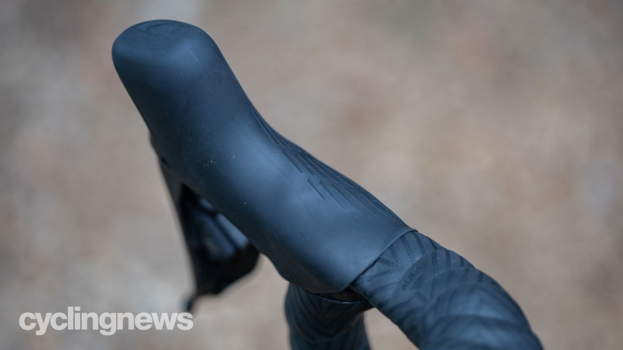 Shimano Ultegra R8100 groupset detail of flat and comfortable spot to wrest on the hoods