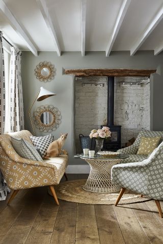 Cottage decorating ideas - living room Vanessa Arbuthnott fabrics