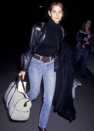LOS ANGELES - FEBRUARY 22: Model Cindy Crawford arrives from New York City on February 22, 1991 at the Los Angeles International Airport in Los Angeles, California. (Photo by Ron Galella, Ltd./Ron Galella Collection via Getty Images)
