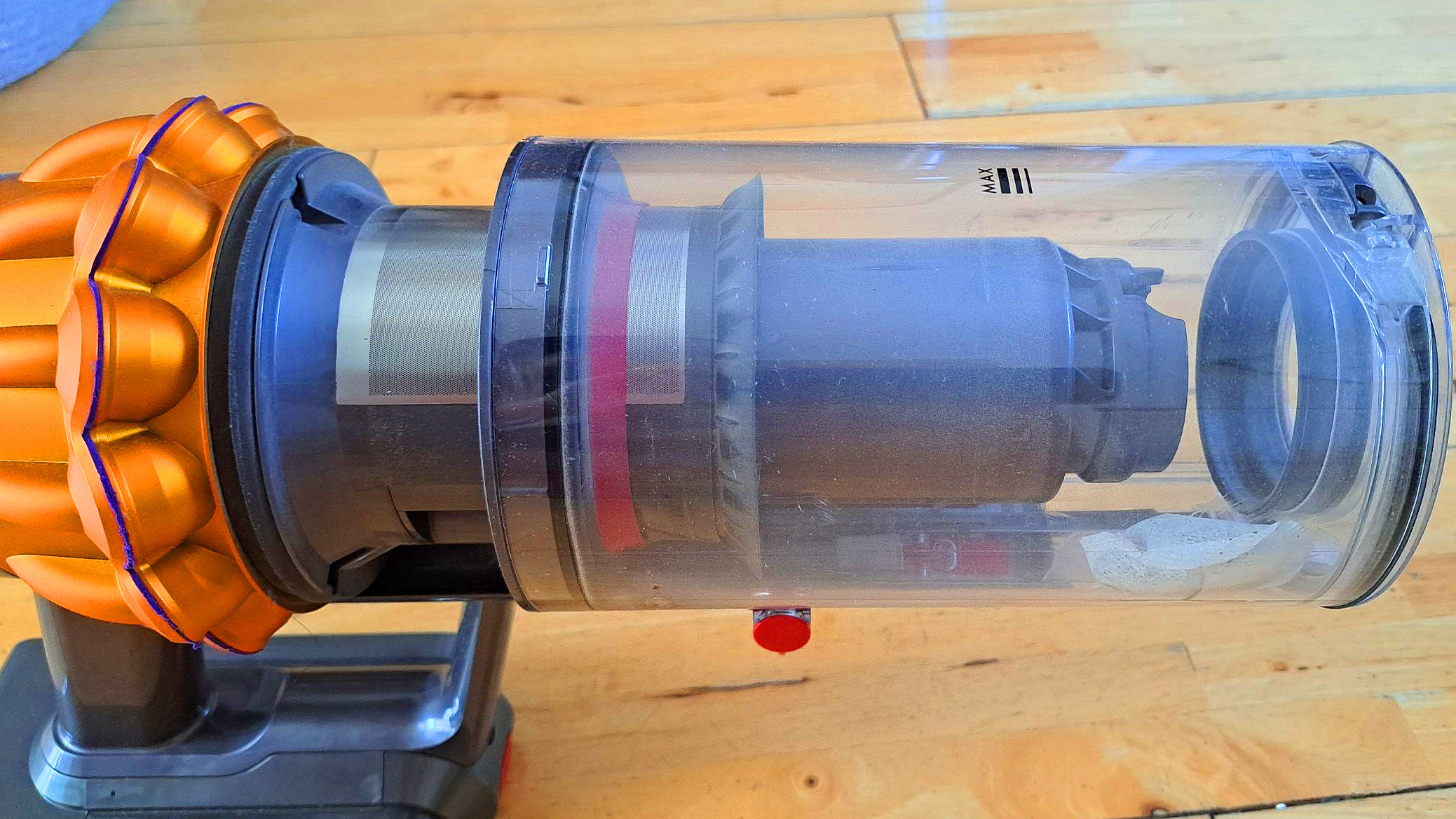Vacuum cleaner with tea bag inside dustbin