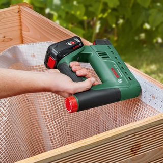 Universal tacker used to fix lining to raised beds