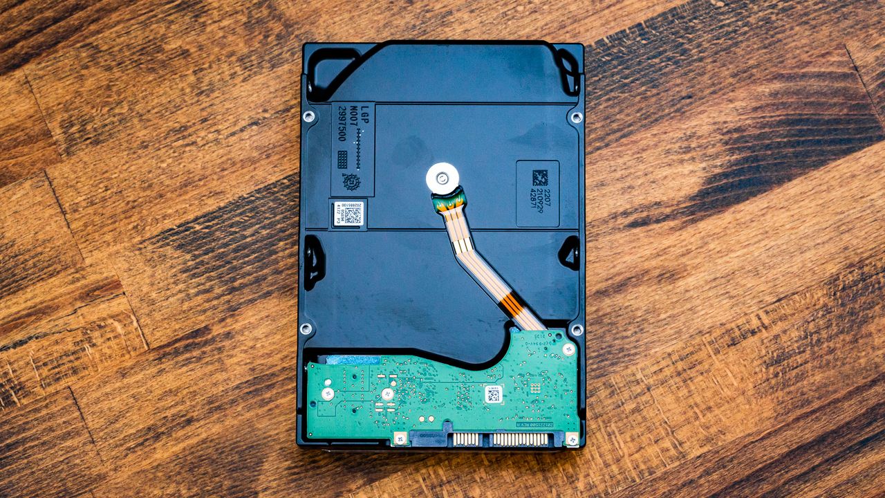 Seagate SkyHawk AI 20TB HDD