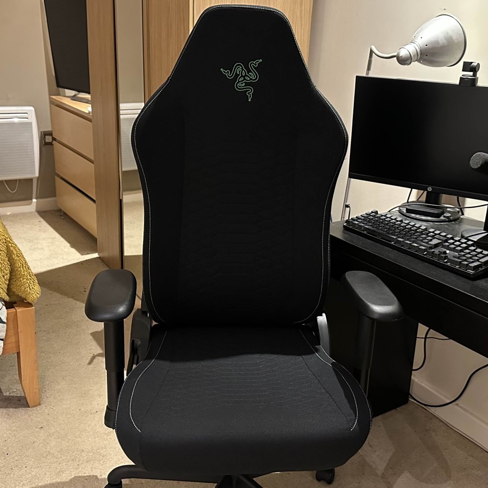 Razer Iskur V2 gaming chair in a desk setup