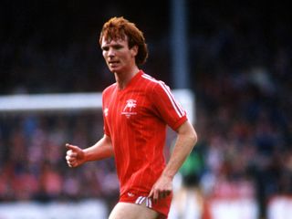 Alex McLeish playing for Aberdeen, 1983