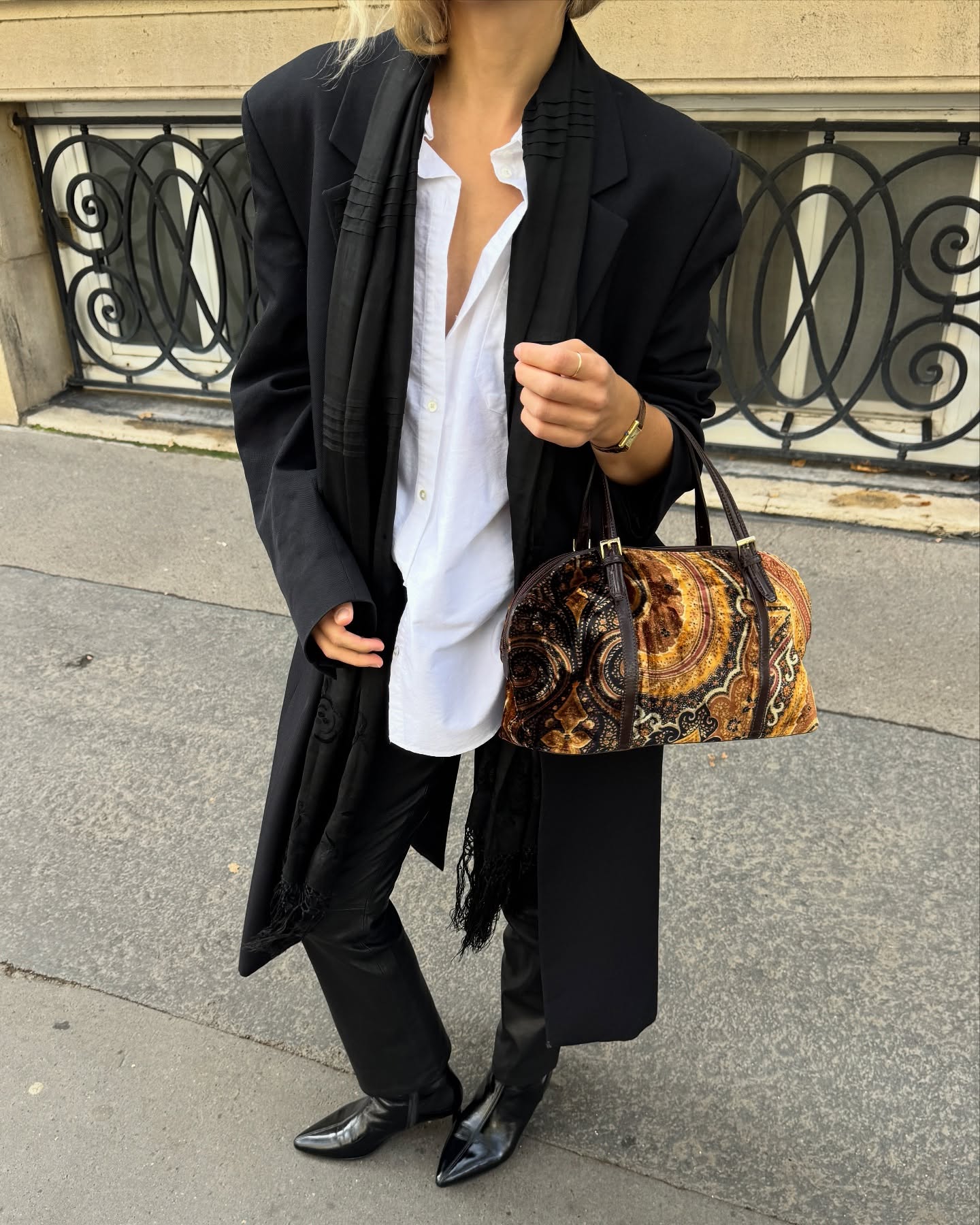 An image of @stephaniebroek wearing paisley print, one of the biggest boho fashion trends of 2026.