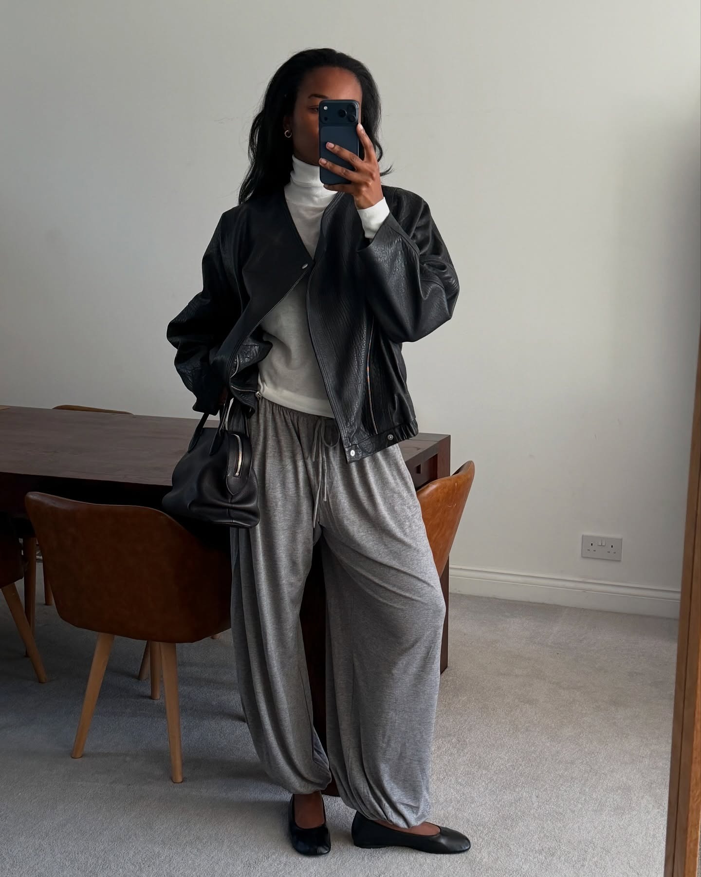 Influencer wearing glove flats