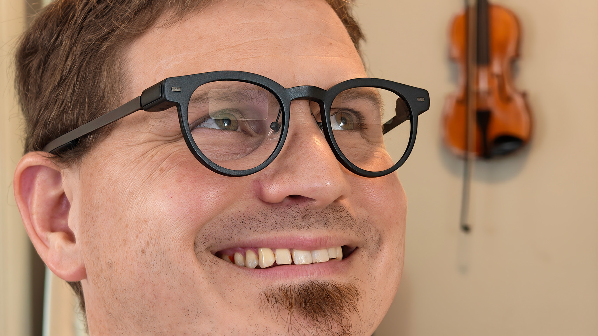 Wearing a pair of XGIMI MemoMind One smart glasses