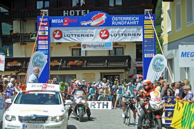 The Tour of Austria peloton awaits the start of stage 3