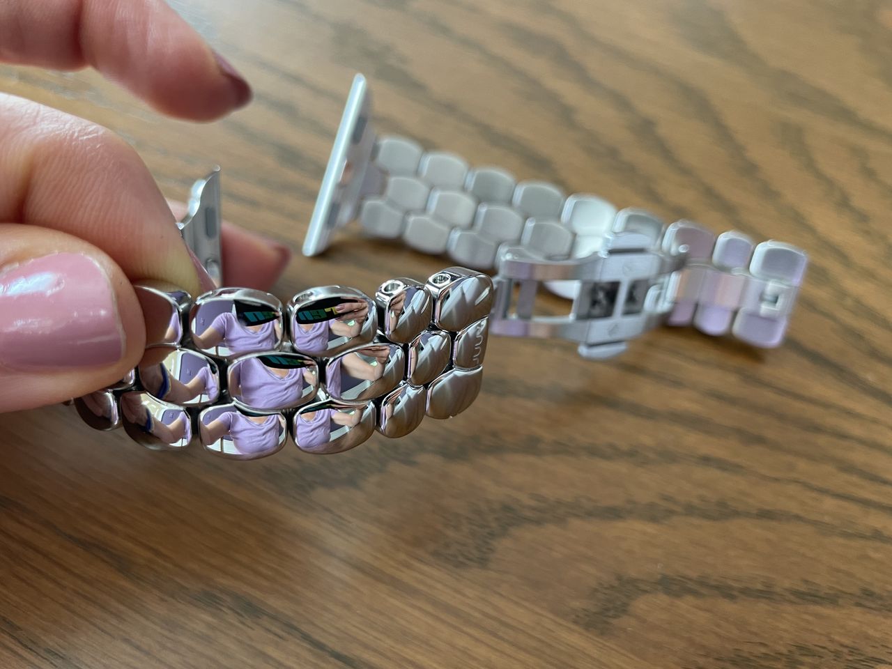 Juuk Ovollo Apple Watch Band Lifestyle Close Up