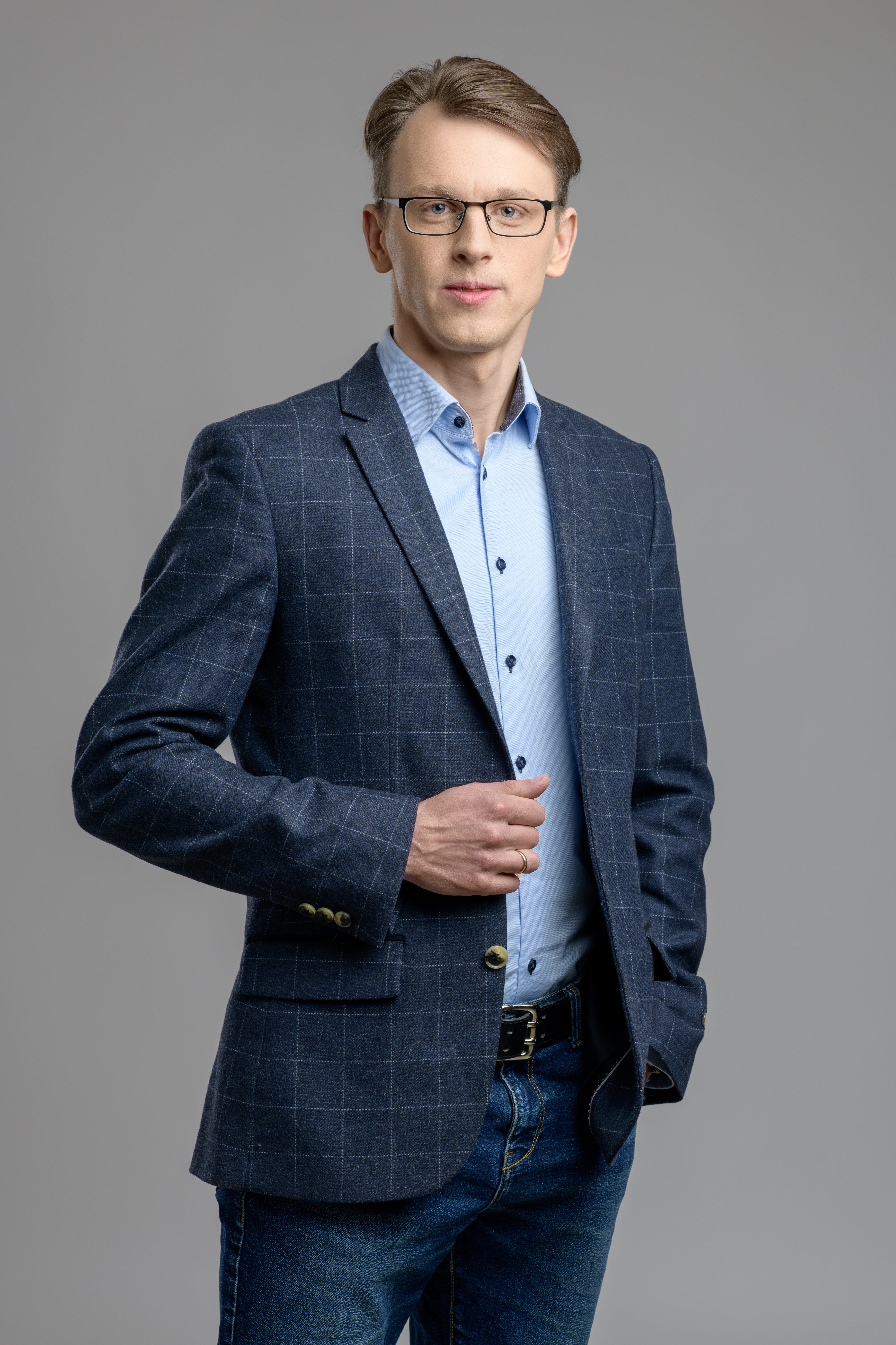 A blond man in a blue checkered suit.
