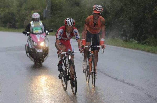 Alexandr Kolobnev (Katusha) and Gor Verdugo (Euskaltel - Euskadi)