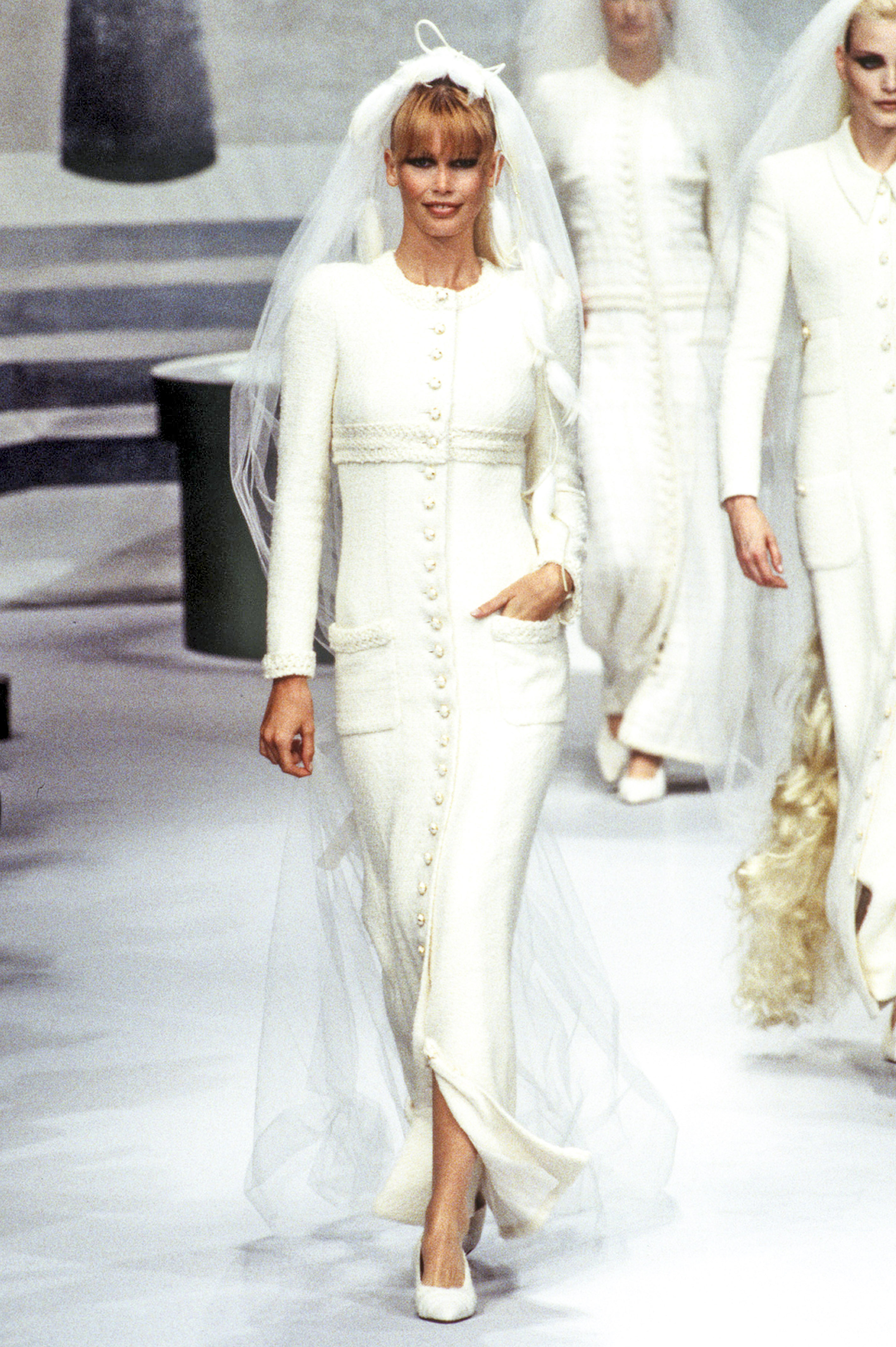 PARIS, FRANCE - JULY 11 : Claudia Schiffer walks the runway during the Chanel Haute Couture Fall/Winter 1995-1996 fashion show as part of the Paris Haute Couture Fashion Week on July 11, 1995 in Paris, France. (Photo by Victor VIRGILE/Gamma-Rapho via Getty Images)
