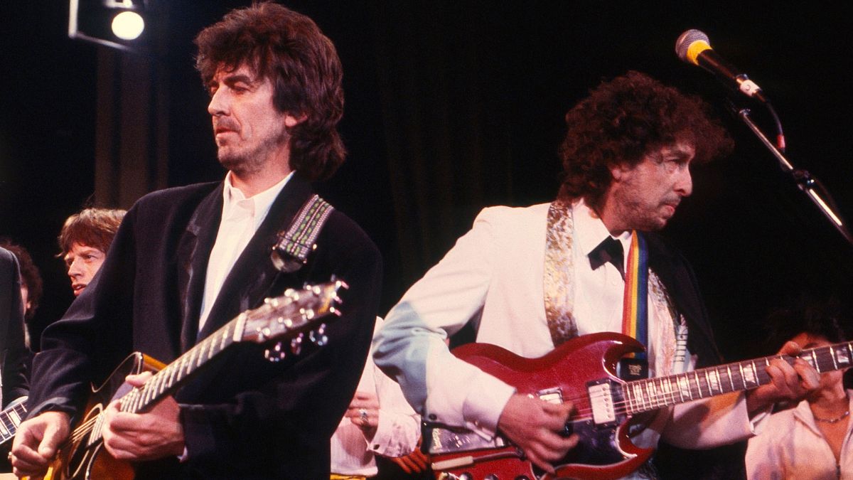 Dave Edmunds and Elton John perform at the 1988 Rock and Roll Hall of Fame Induction Ceremony at the Waldorf-Astoria Hotel on January 20, 1988 in New York City.