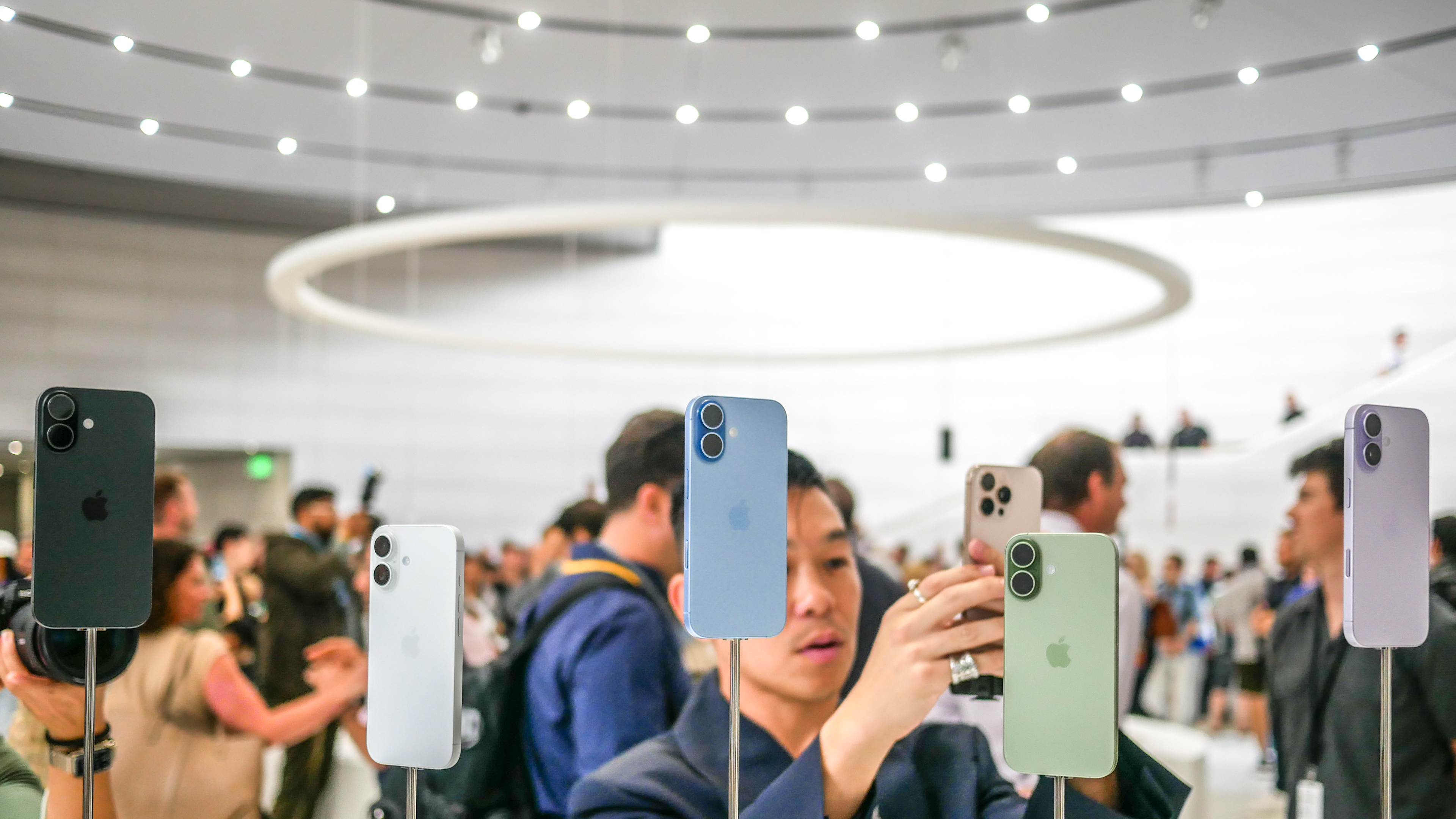 Apple iPhone 17 in different colors.