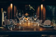 dinner party table setting