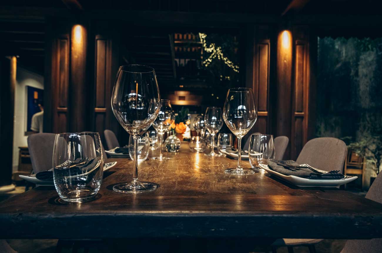 dinner party table setting