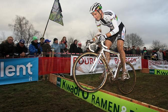 Niels Albert hops the planks in Leuven