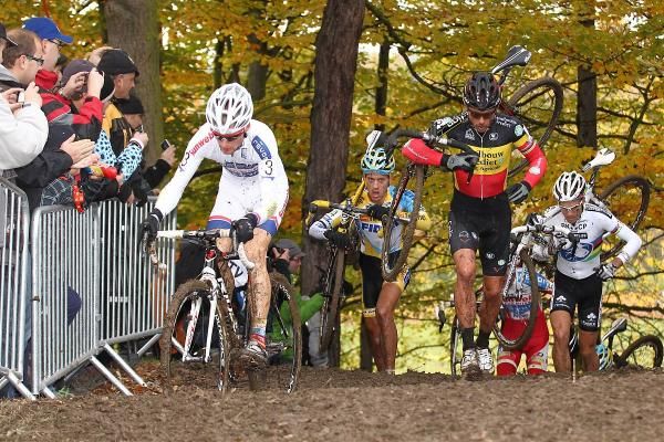 Pauwels and Nys top the staircase in the first lap