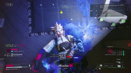 Marathon performing finisher on enemy Vandal Runner