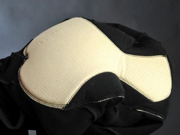 The included chamois looks old-school but is quite comfortable over the long haul with a soft texture, well-designed shape and seams that are wisely placed off-center