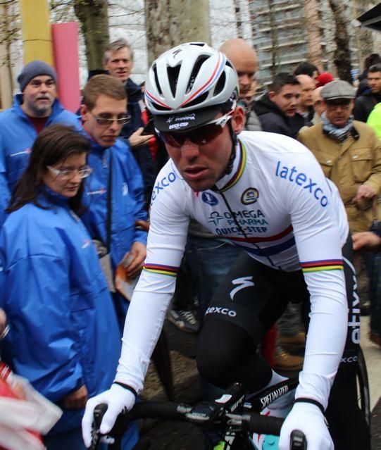 A tense Mark Cavendish heads to the sign-on