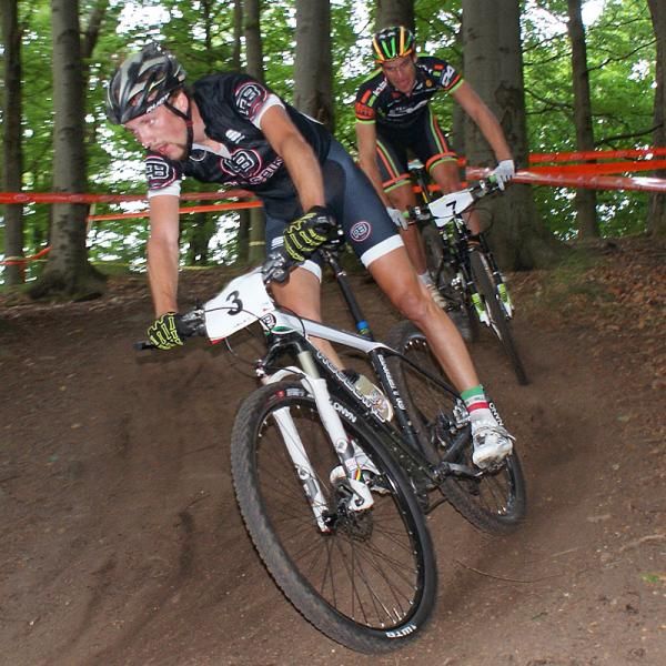 The best U23 rider in the race, Olof Jonsson, followed by Matthias Wengelin who now was on a repaired bike.