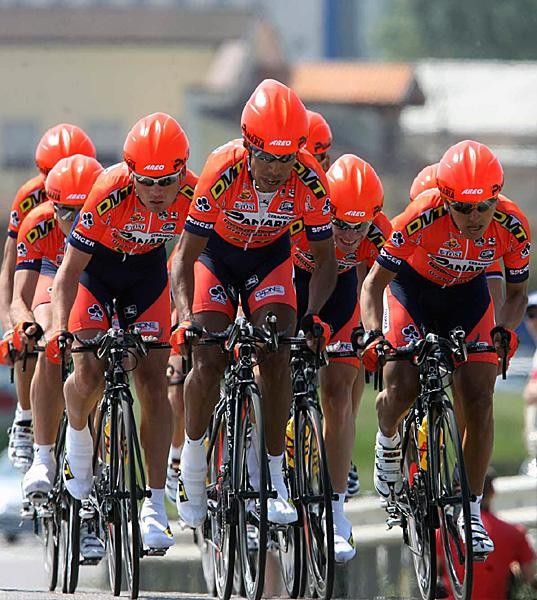Ceramica Panaria-Navigare comnpeting with Euskaltel for brightest team strip.