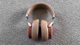 Sivga Robin headphones on a grey surface