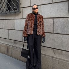 @ingridedvinsen winter outfit leopard coat and all black