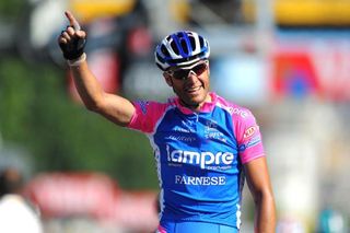 Italy's Alessandro Petacchi (Lampre - Farnese Vini) won a chaotic finale in Brussels.