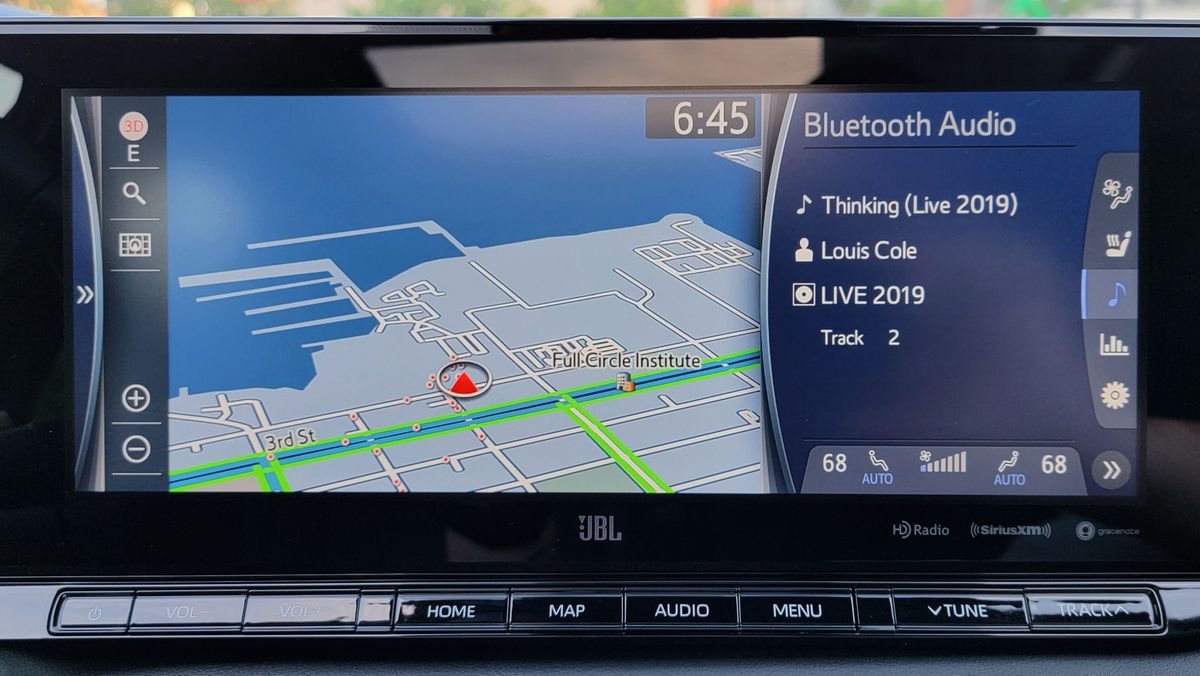 Mapping on the main screen of the Toyota Mirai (2021)