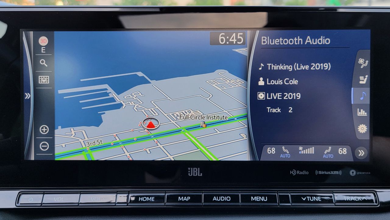 Mapping on the main screen of the Toyota Mirai (2021)