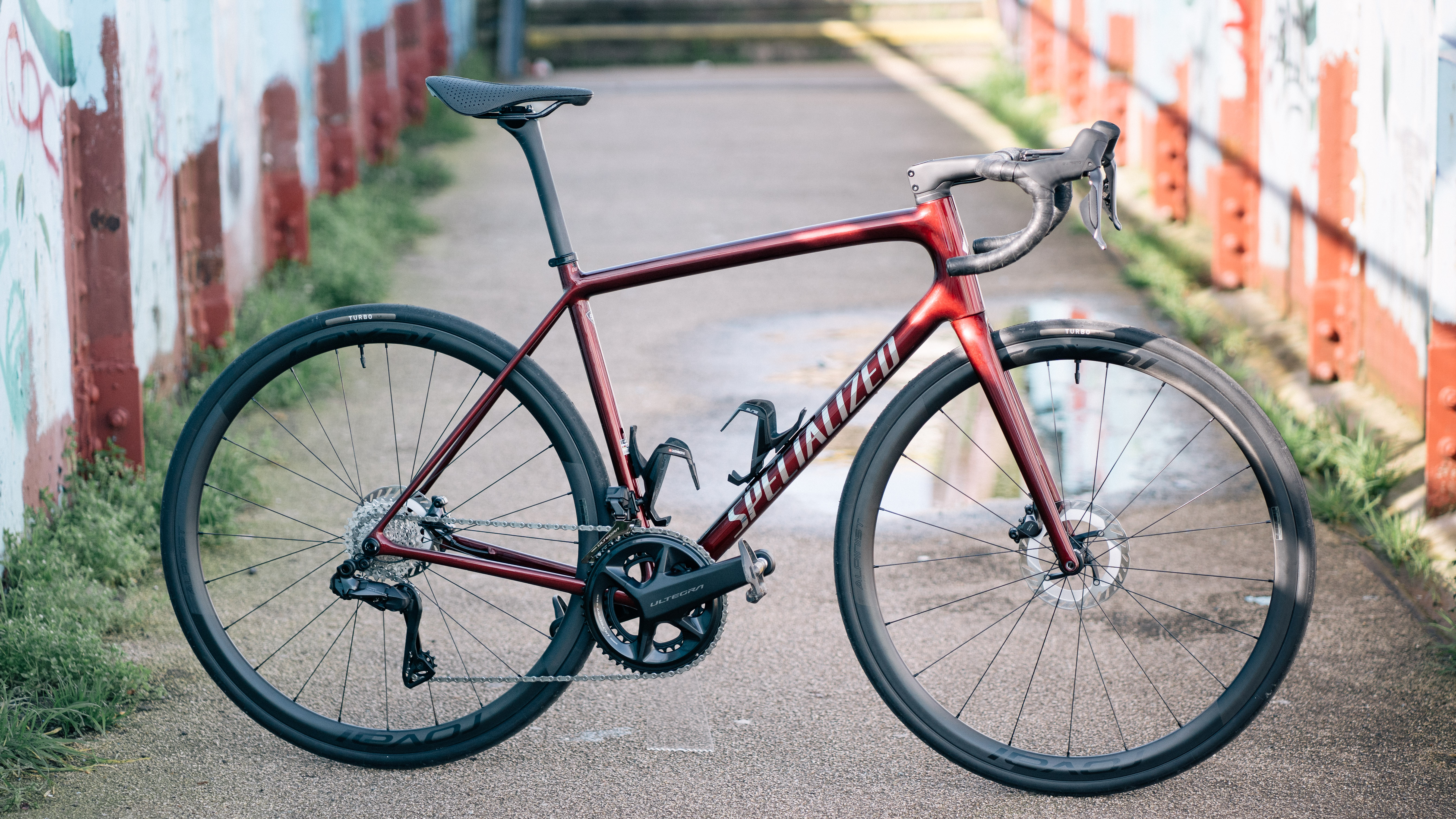 Don’t meet your heroes, they said - The Specialized Aethos 2 is older, less cool, but I think it’s probably better than the old one