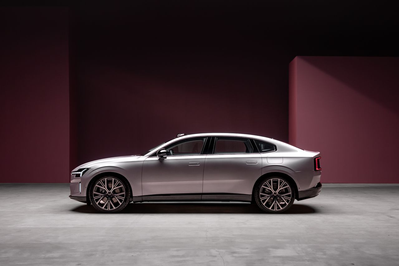 The Volvo ES90