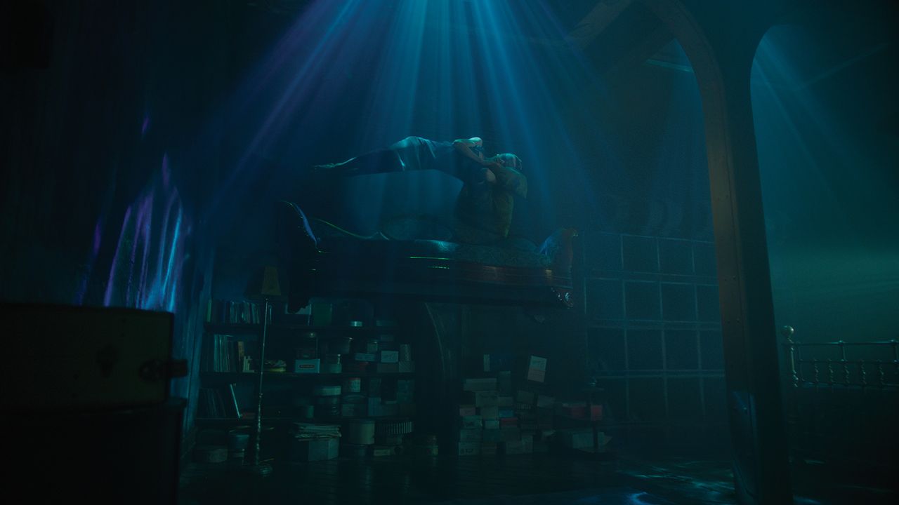 A dry-for-wet shot in the apartment set with Hawkins&rsquo; hair pinned down