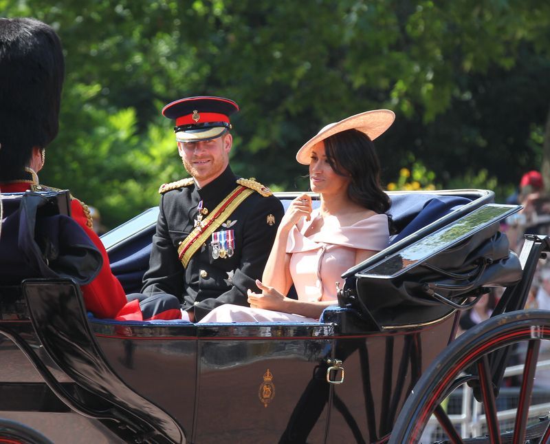 Vehicle, Military officer, Uniform, Carriage, Official, Military uniform, Police officer, Military person, Military,