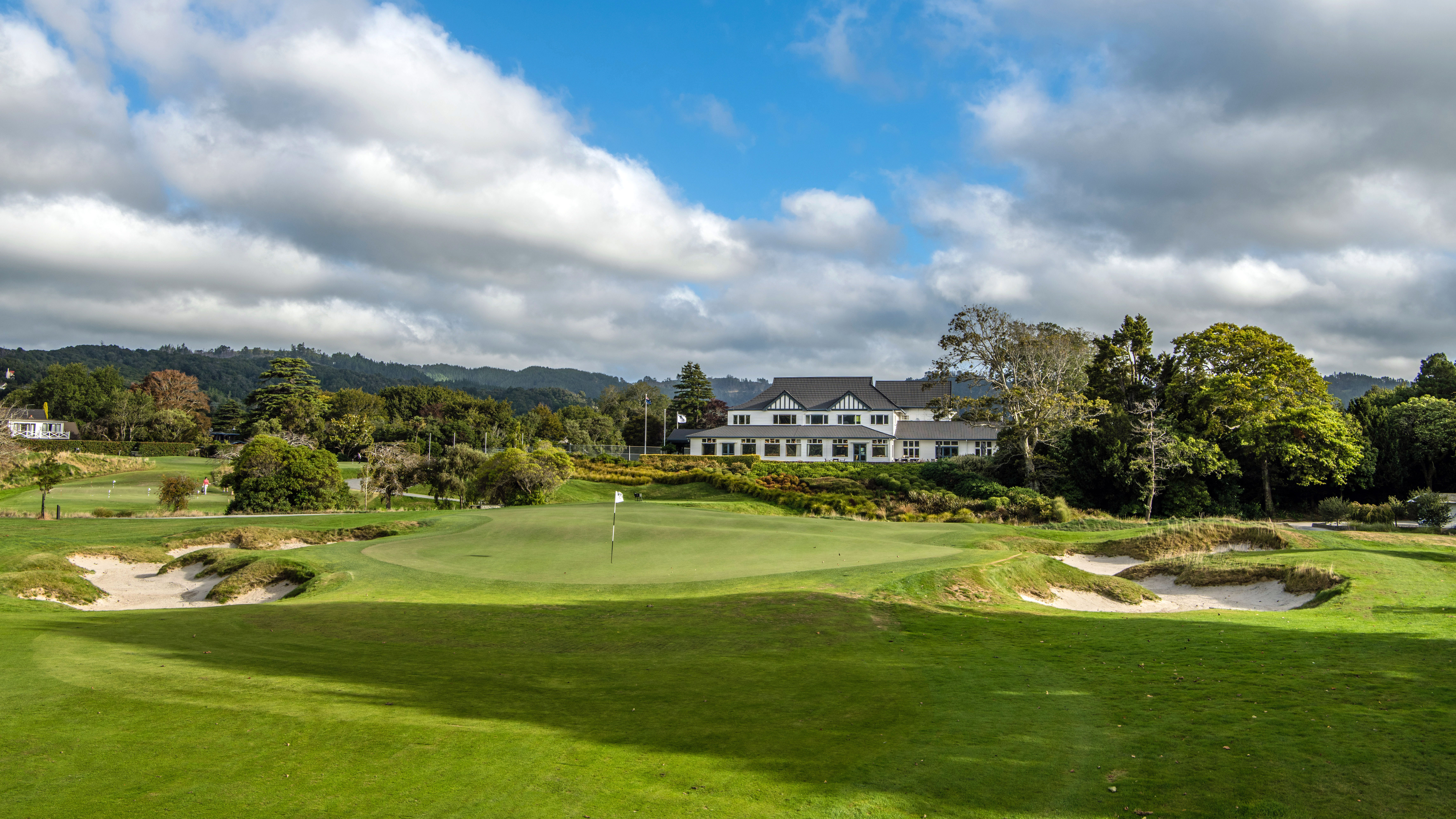 Royal Wellington - Hole 18