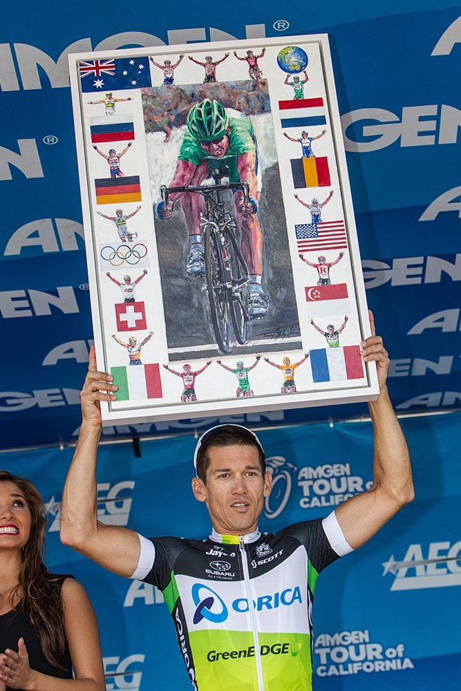 Robbie McEwen (Orica-GreenEdge) gets a special gift for his retirement in 2012