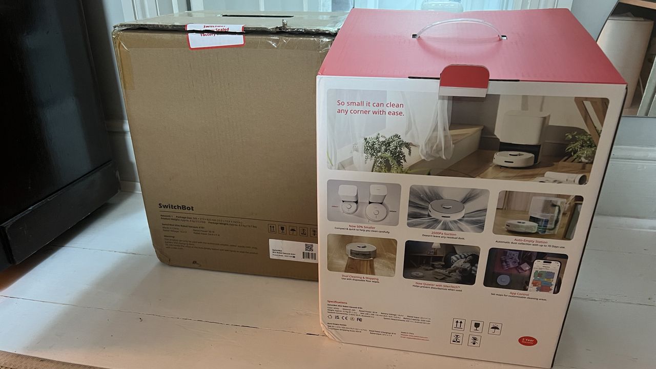 Back of the box for the SwitchBot Mini Robot Vacuum K10+