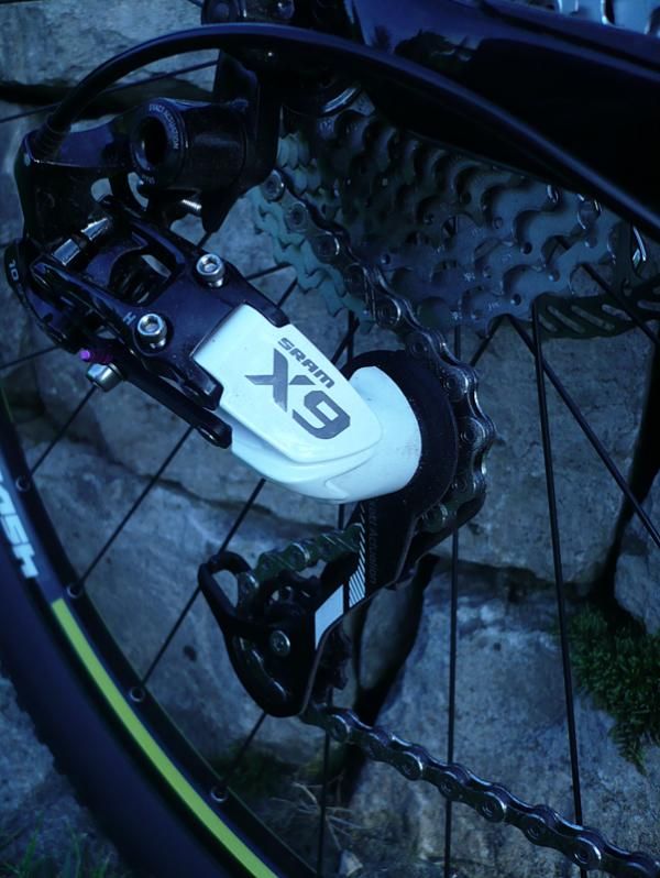 There is a SRAM X9 10-speed rear derailleur on the Specialized Fate Comp.
