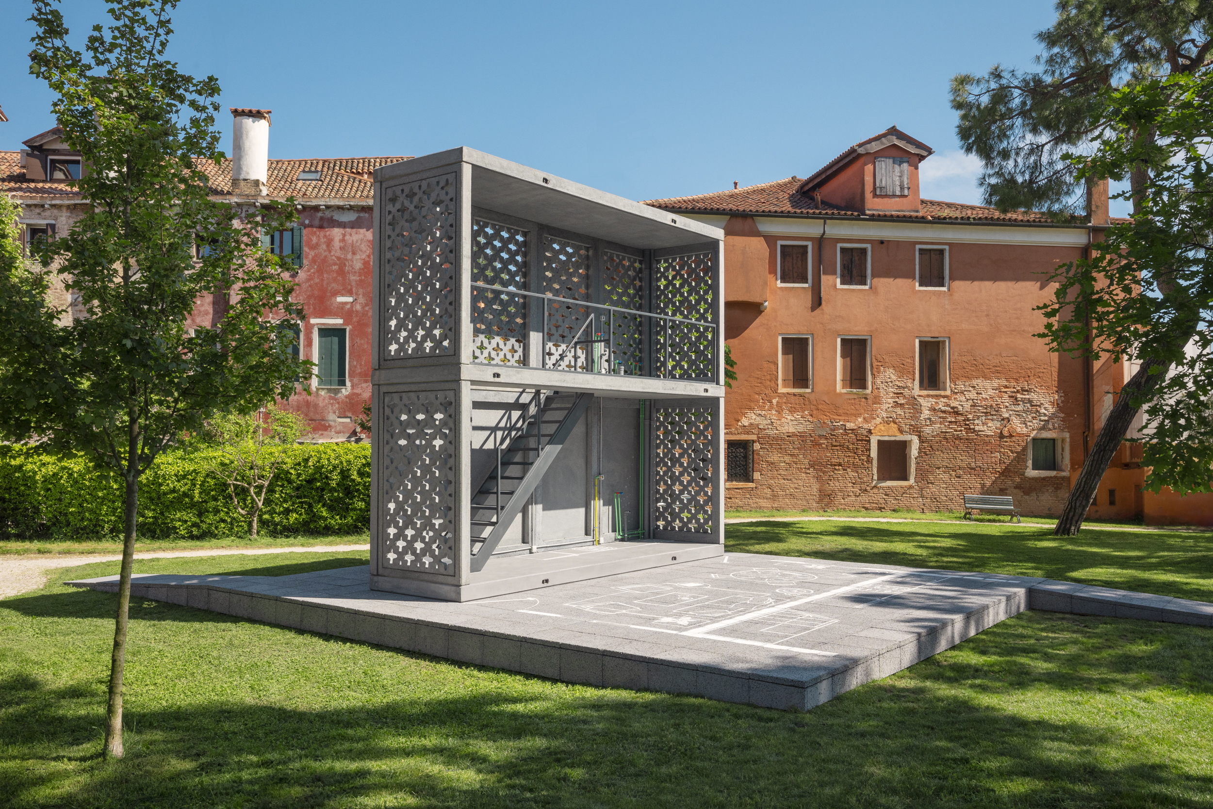 HOLCIM x ALEJANDRO ARAVENA structure launched in venice