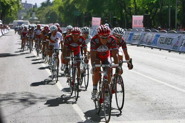 Rock Racing loads up the front of the peloton.