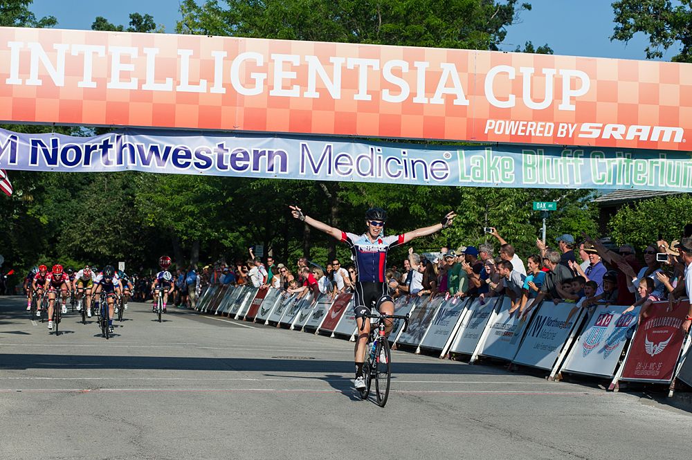 amie Gilgen (Rise Racing p/b Cyclepath Woodbridge) wins the women's race