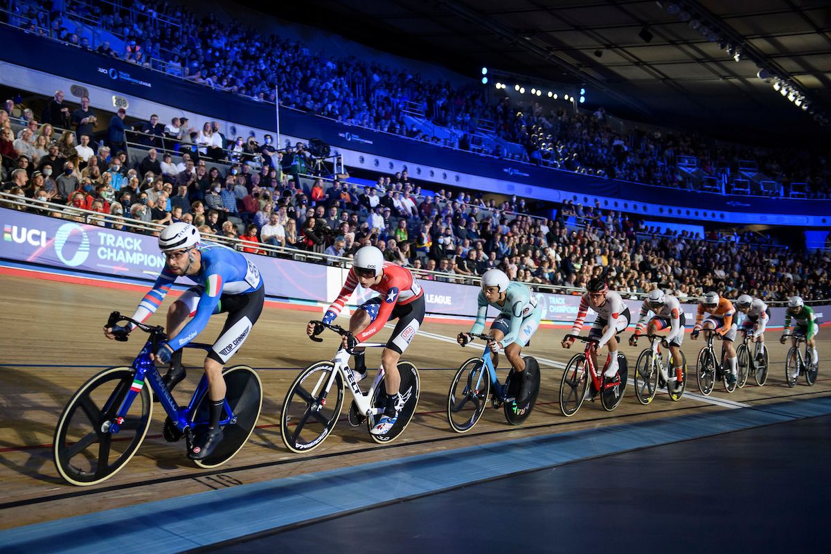 Picture by Alex Broadway/SWpix.com - 04/12/2021 - Cycling - UCI Track Champions League Round 4 - London / Lee Valley VeloPark, London, England - Gavin Hoover of The USA rides during the Men&acirc;s Scratch Race.