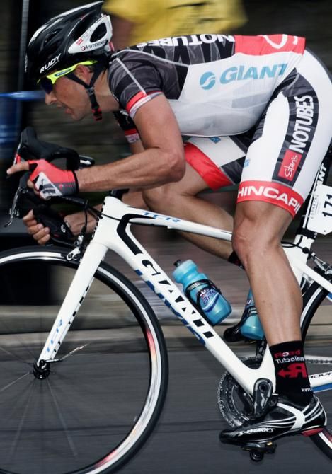 Dan Zmolik (Stan's notubes p/b Proferrin) takes a tight corner as he tries to push a break.