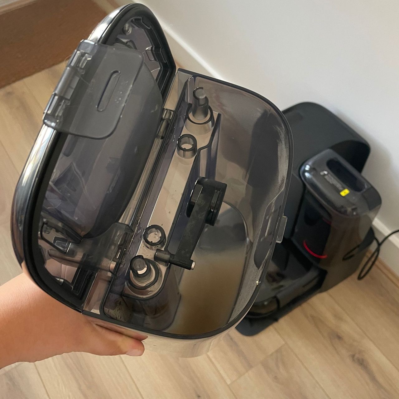 Dirty water tank of the Eufy Robot Vacuum Omni E25
