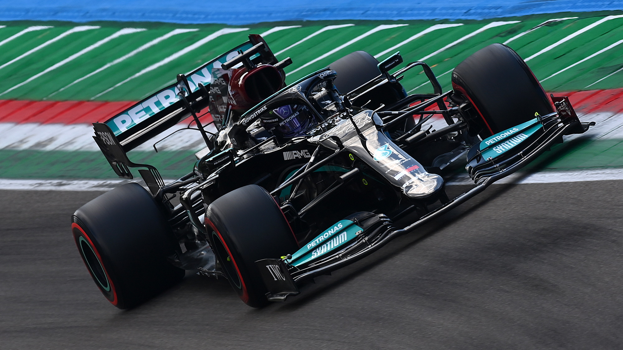 Lewis Hamilton en el GP de Emilia Romaña 2021