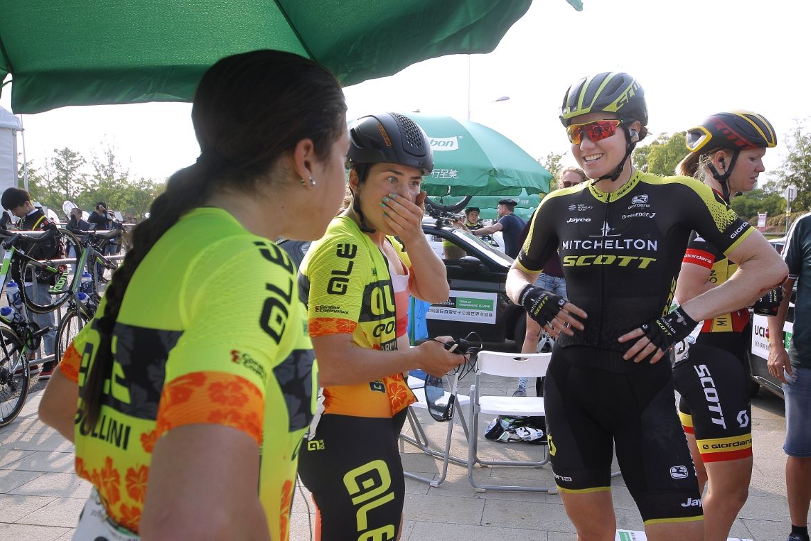 Chloe Hosking (Ale Cipollini) laughs with her fellow Australian Sarah Roy